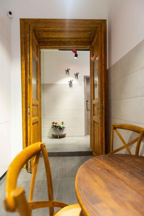 בודפשט Premium Rooms By Hi5 - Style At The Comedy Theater מראה חיצוני תמונה